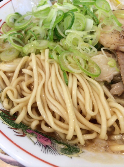 やまねの背脂豚骨醤油ラーメンの麺