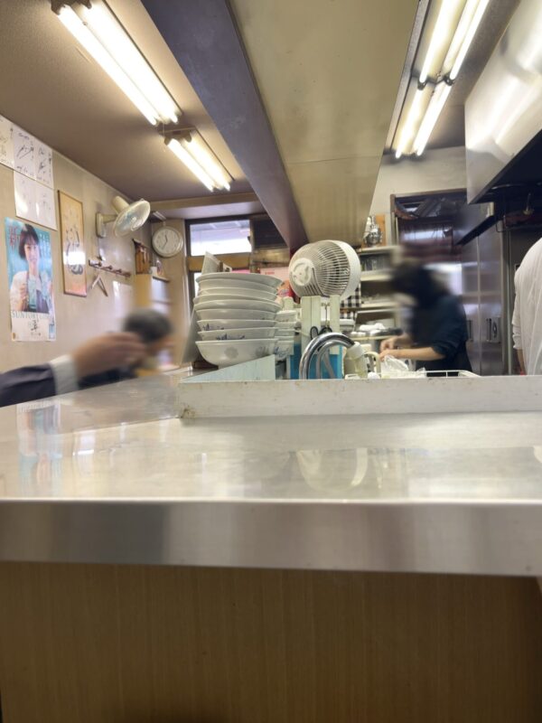 三輝 店内